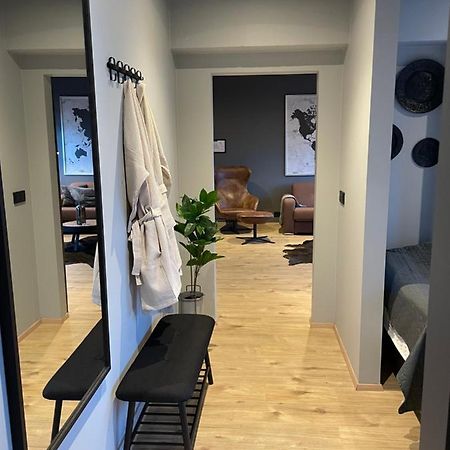 Lovely Apartment With Hot Tub Access Акурейрі Екстер'єр фото