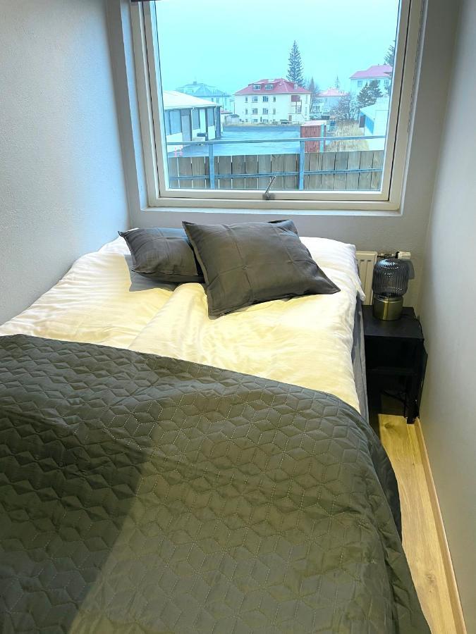 Lovely Apartment With Hot Tub Access Акурейрі Екстер'єр фото