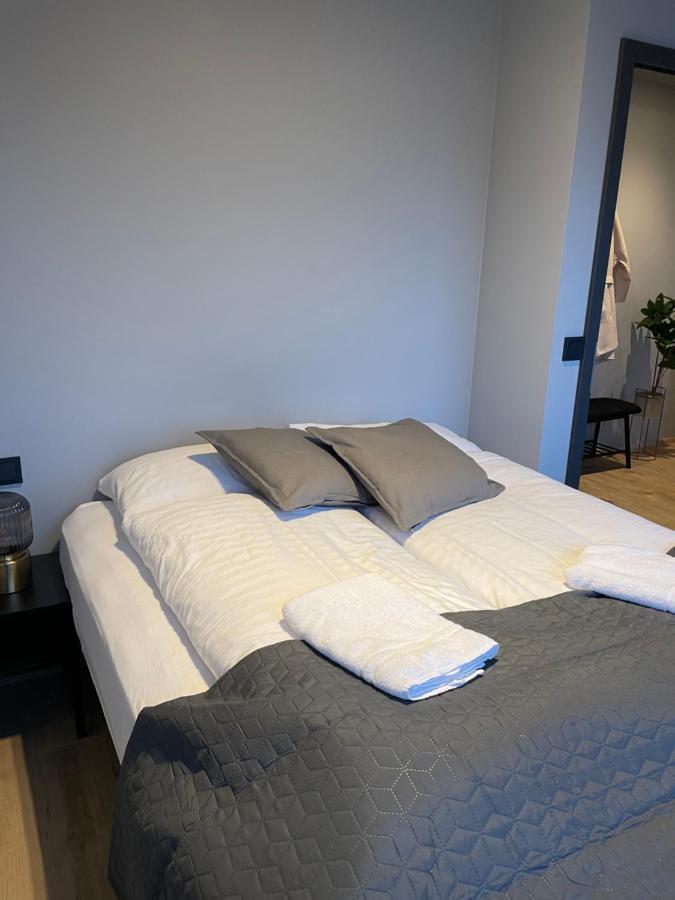 Lovely Apartment With Hot Tub Access Акурейрі Екстер'єр фото